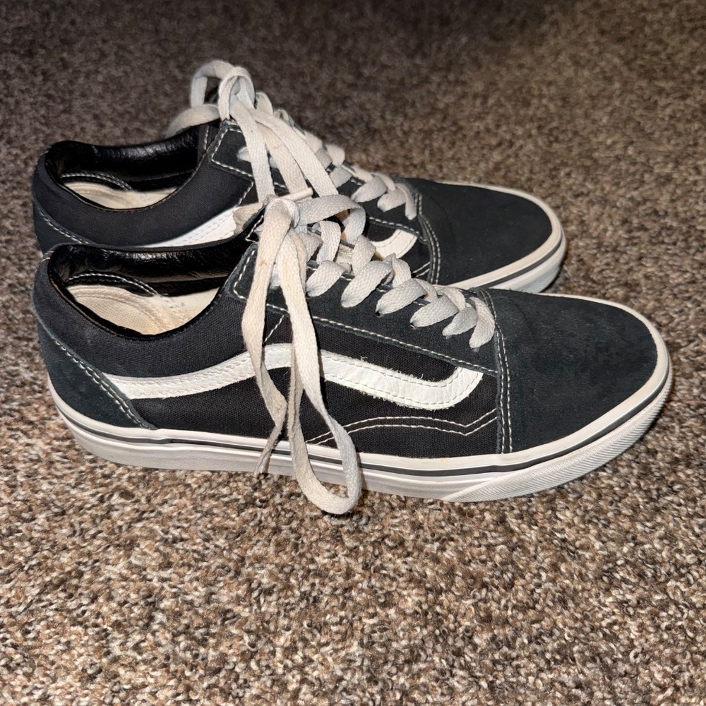 Vans - Picture 2 of 2